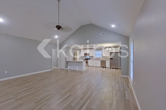162 Eastwood Ln — Photo 3