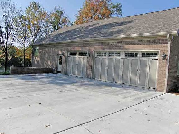 3 CAR GARAGE