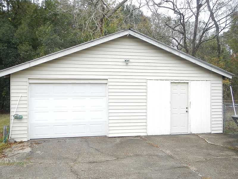 2nd image of 900 Oak Ave