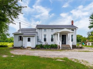 9258 Mountain Rd, Middleport, NY 14105