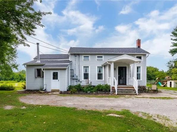 9258 Mountain Rd, Middleport, NY 14105