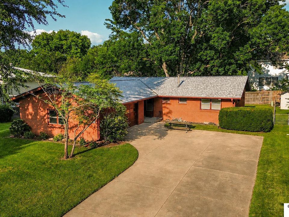 1st image of 708 Driftwood Dr