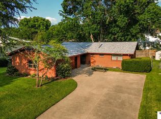 708 Driftwood Dr, Lincoln, NE 68510