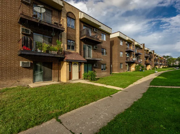10429 Dearlove Rd APT 4, Glenview, IL 60025