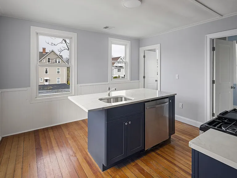 90 Nicoll St. — Photo 6