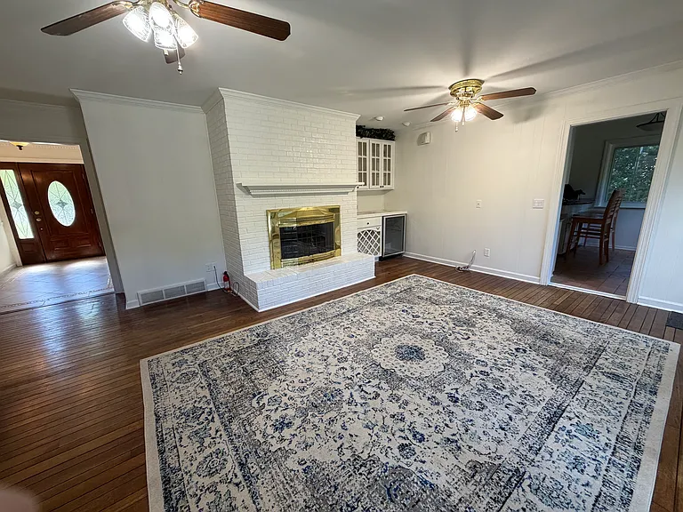 704 Sussex Ct — Photo 9