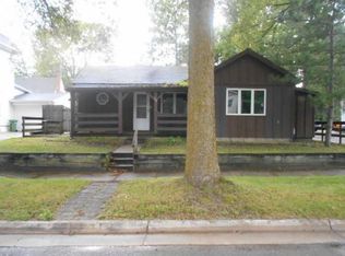 422 3rd St SE, Waverly, IA 50677