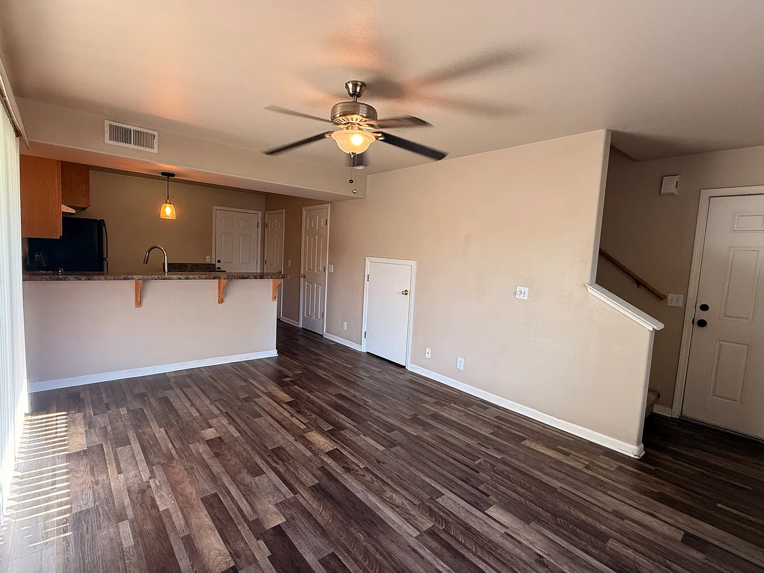 2 bed, 1.5 bath, 900 sqft, $1,800 — Photo 4