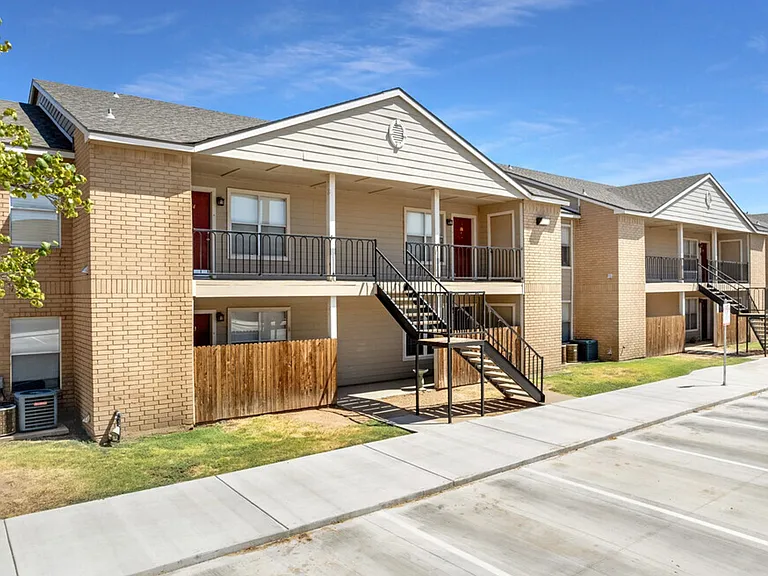 5321 S Loop 289 — Photo 8