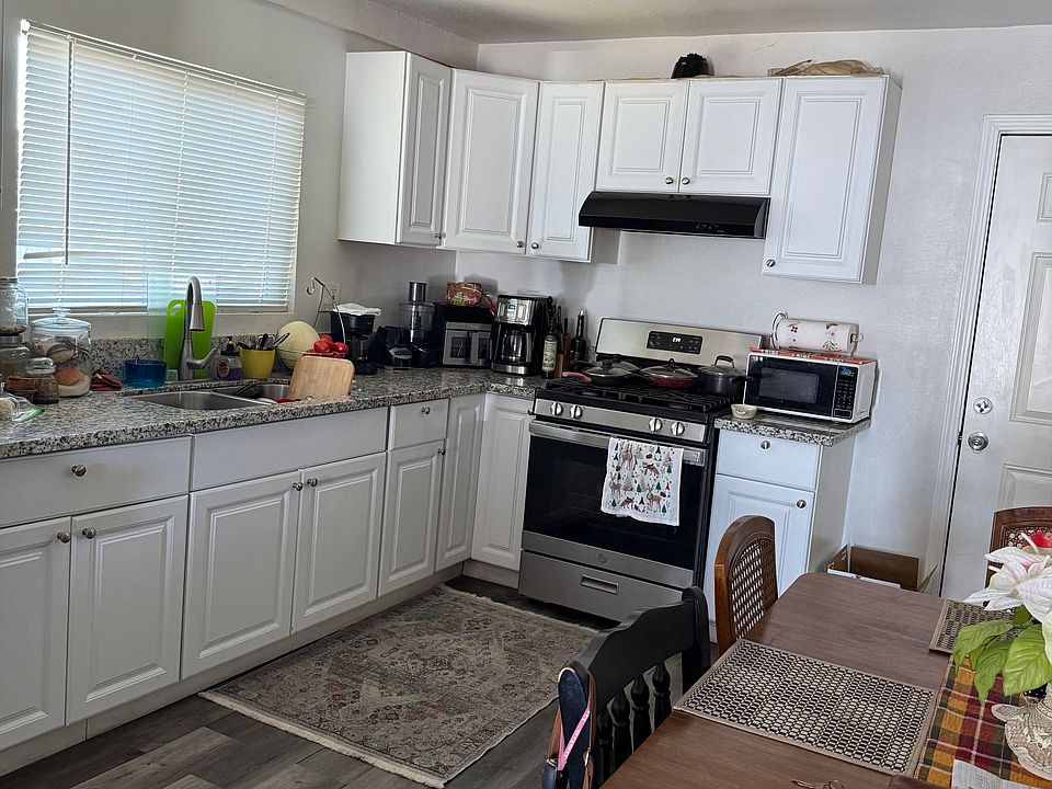 2nd image of 421 W Inyo Ave