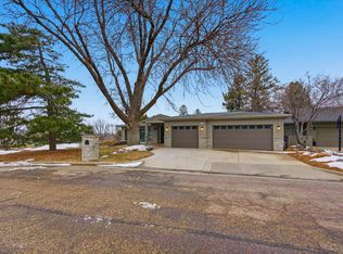 3030 W Donahue Dr, Sioux Falls, SD 57105