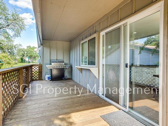 3rd image of 2827 Arcadia Ln