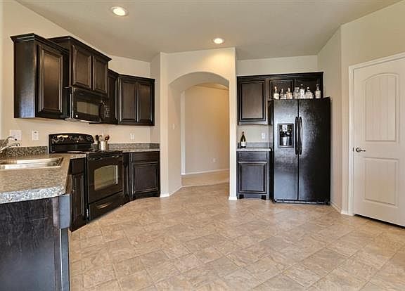 4th image of 518 Jasmine Cir