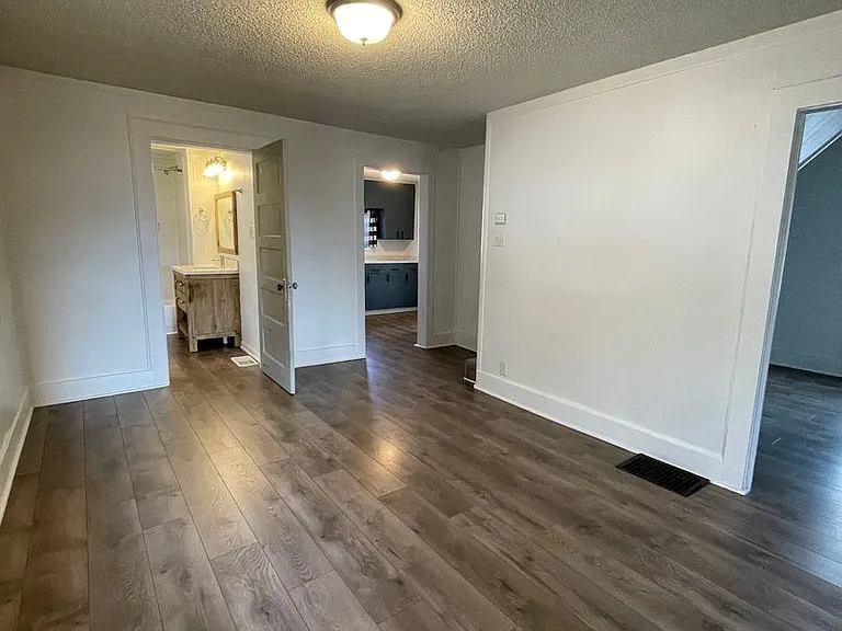 896 W 5th Ave — Photo 12