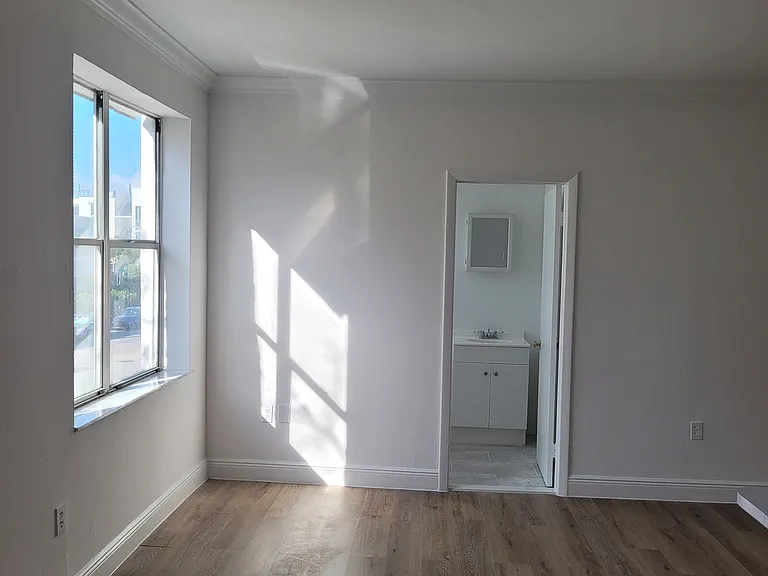 Huge windows on both ends