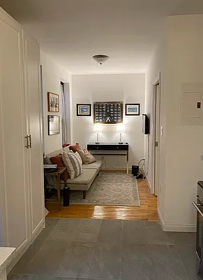 Rented by Current Real Estate Advisors | media 7