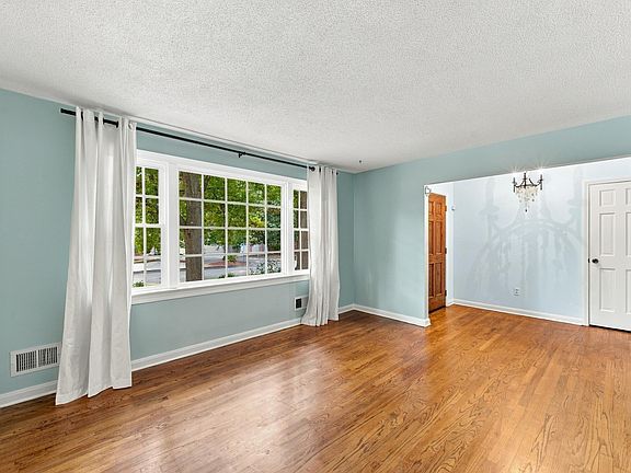 4th image of 807 Walters Ln