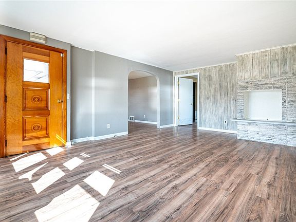 3rd image of 11401 James St