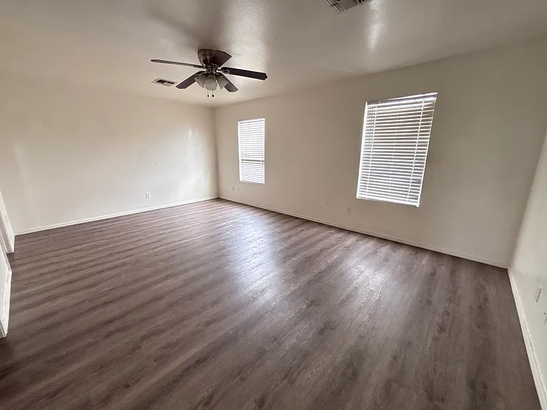 3134 W Huntington Dr — Photo 8