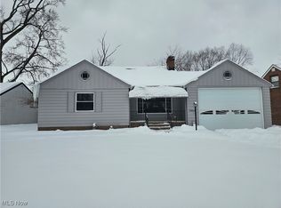 5906 Twin Lakes Dr, Parma, OH 44129