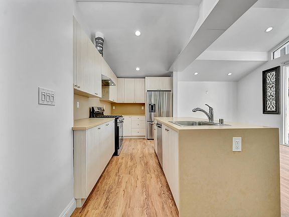 5th image of 1544 S Canfield Ave