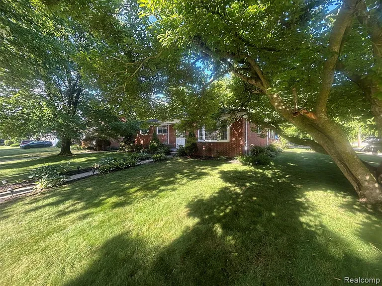 760 S Evergreen St — Photo 2