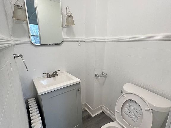 5th image of 323 Cummings Ave