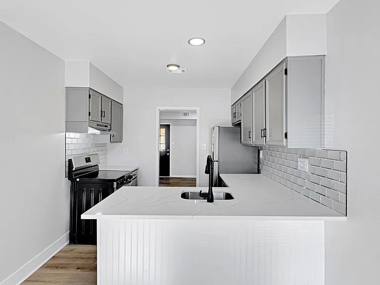 694 5th St #2 — Photo 8