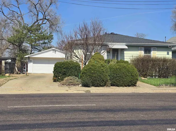 324 Edmund St, East Peoria, IL 61611