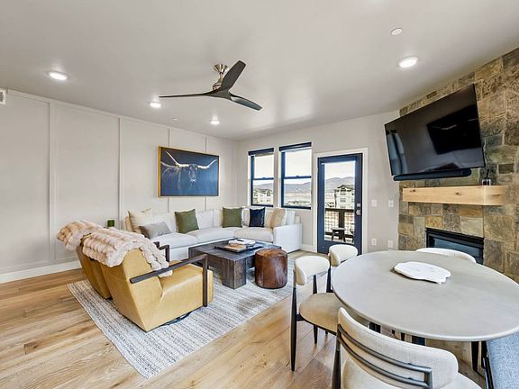 3rd image of 1166 W Helling Cir #204