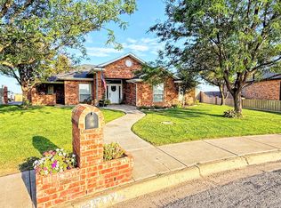 3417 Garrett Dr, Perryton, TX 79070
