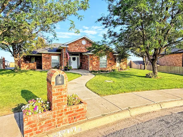 3417 Garrett Dr, Perryton, TX 79070