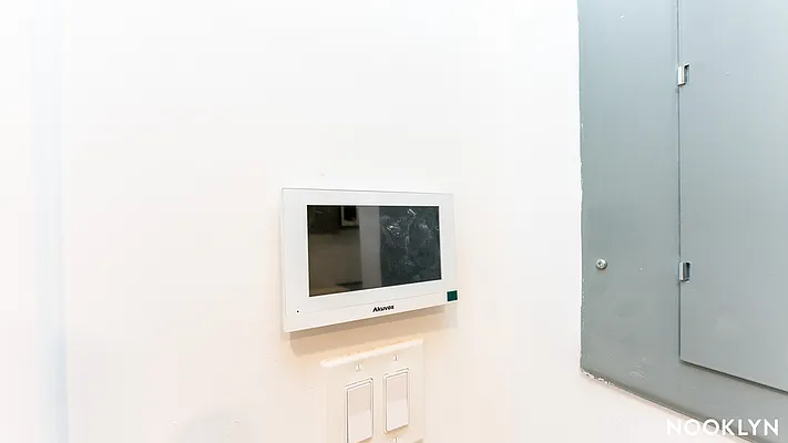 Rented by Nooklyn NYC LLC | media 74