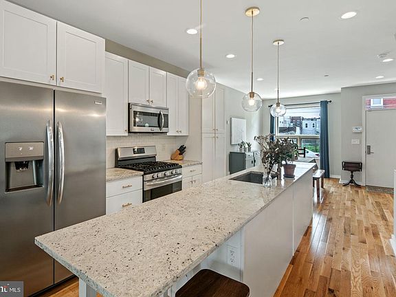 5th image of 1931 E Cumberland St