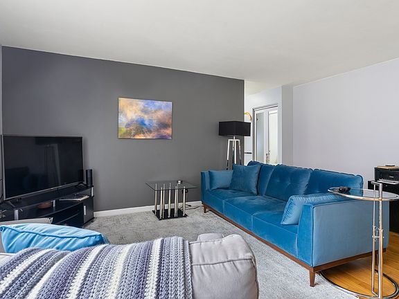 3rd image of 6325 N Sheridan Rd APT 1906