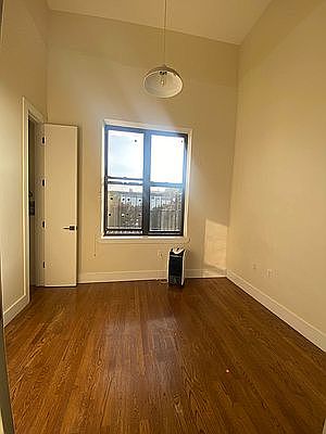 5th image of 561 Evergreen Ave #3F