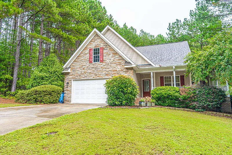 4 bed, 2.5 bath, 2020 sqft, $2,250 — Photo 2