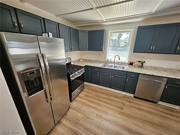 5th image of 753 W River Rd N