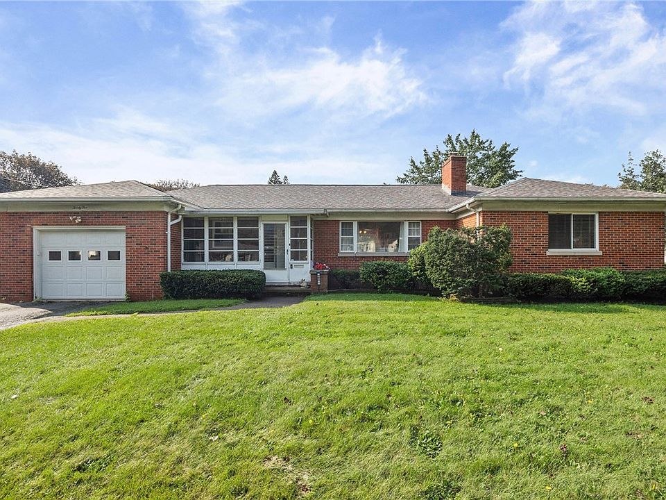 1st image of 5 Woodale Dr