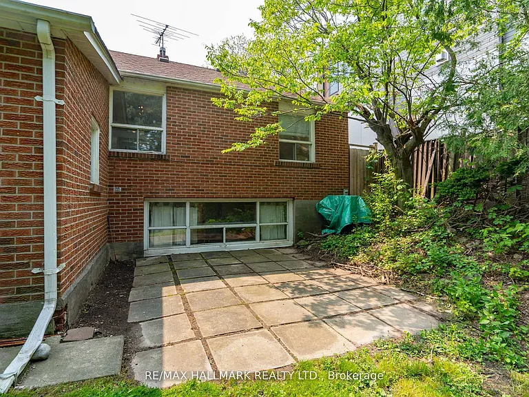 104 Highland Park Blvd — Photo 28
