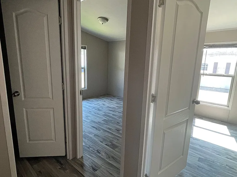 4144 Thomas St — Photo 15