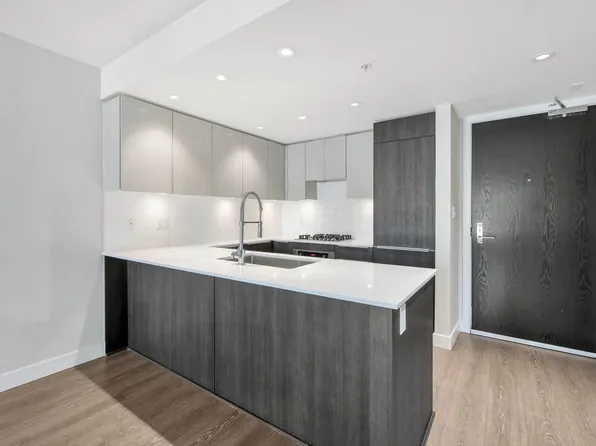 1588 Hastings St E #218, Vancouver, BC V5L 0B8