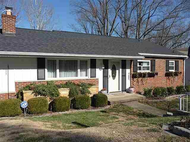 1st image of 8 Marquis Dr