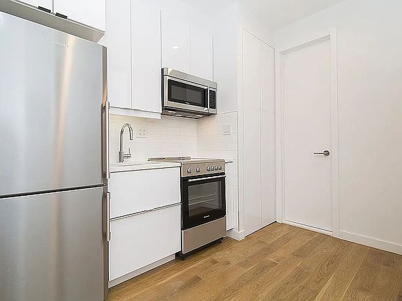 5th image of 137 Thompson St #5A