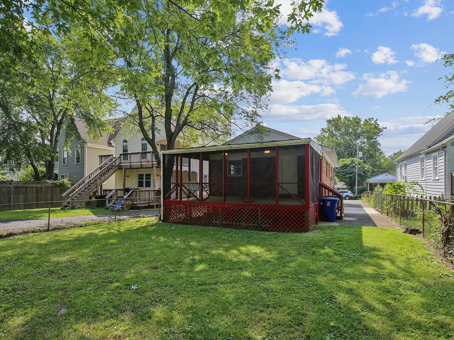 2 bed, 1.0 bath, 968 sqft, $1,975 — Photo 2