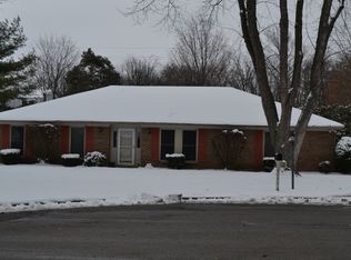 9742 Stagecoach Dr S, Centerville, OH 45458