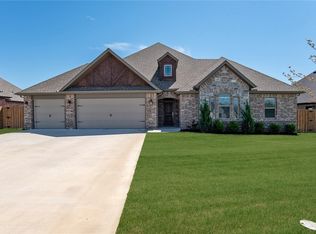 5704 W Lakewood Ct, Rogers, AR 72758