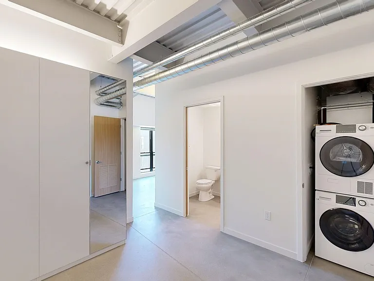 418 East Grand — Photo 18