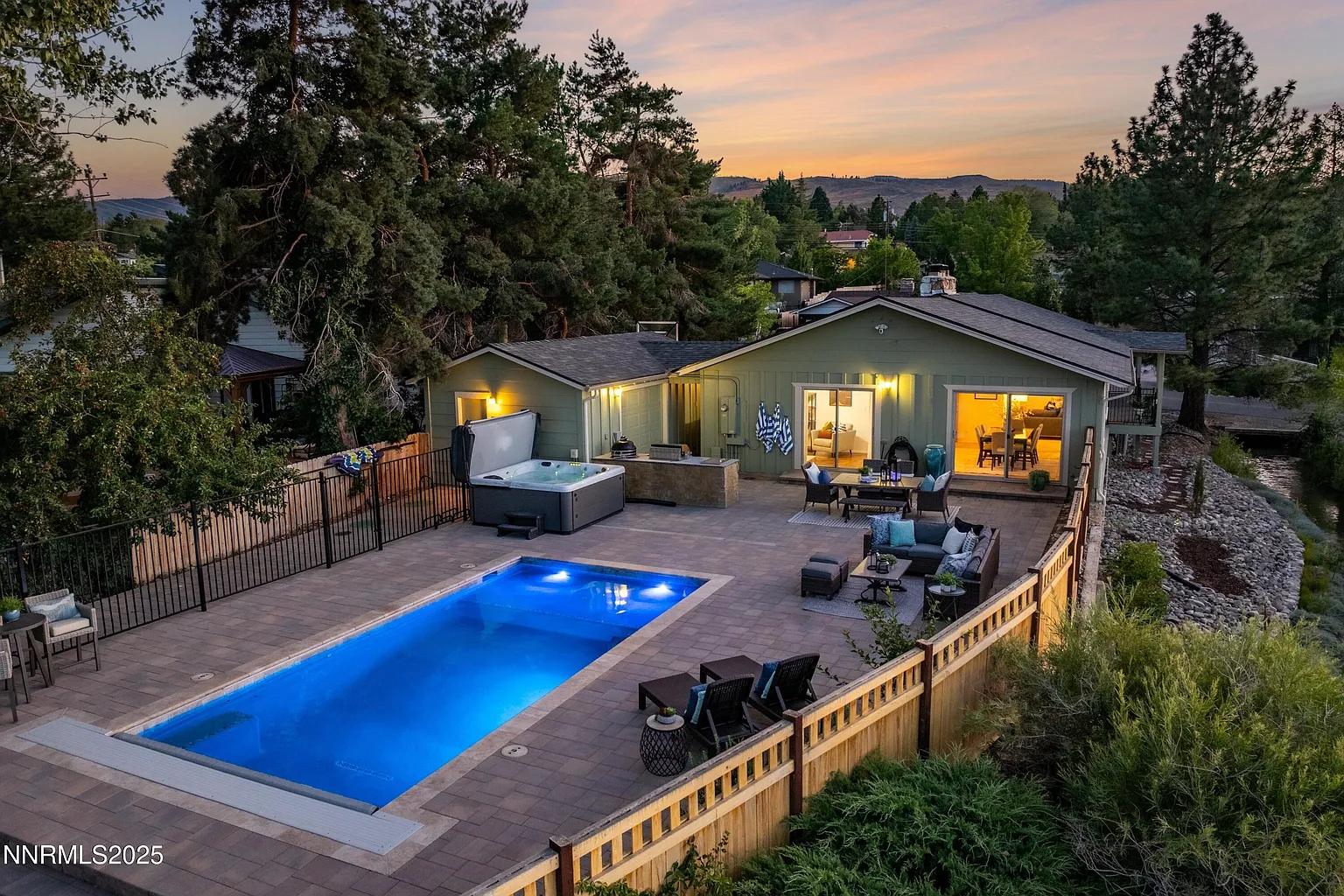3237 Susileen Dr photo 1