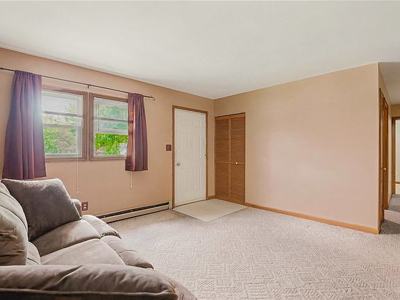 4th image of 707 Stewart St